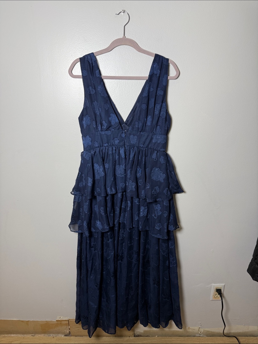Lulu's Navy Blue Floral Tiered V-Neck Floral Dress Large - Picture 5 of 5